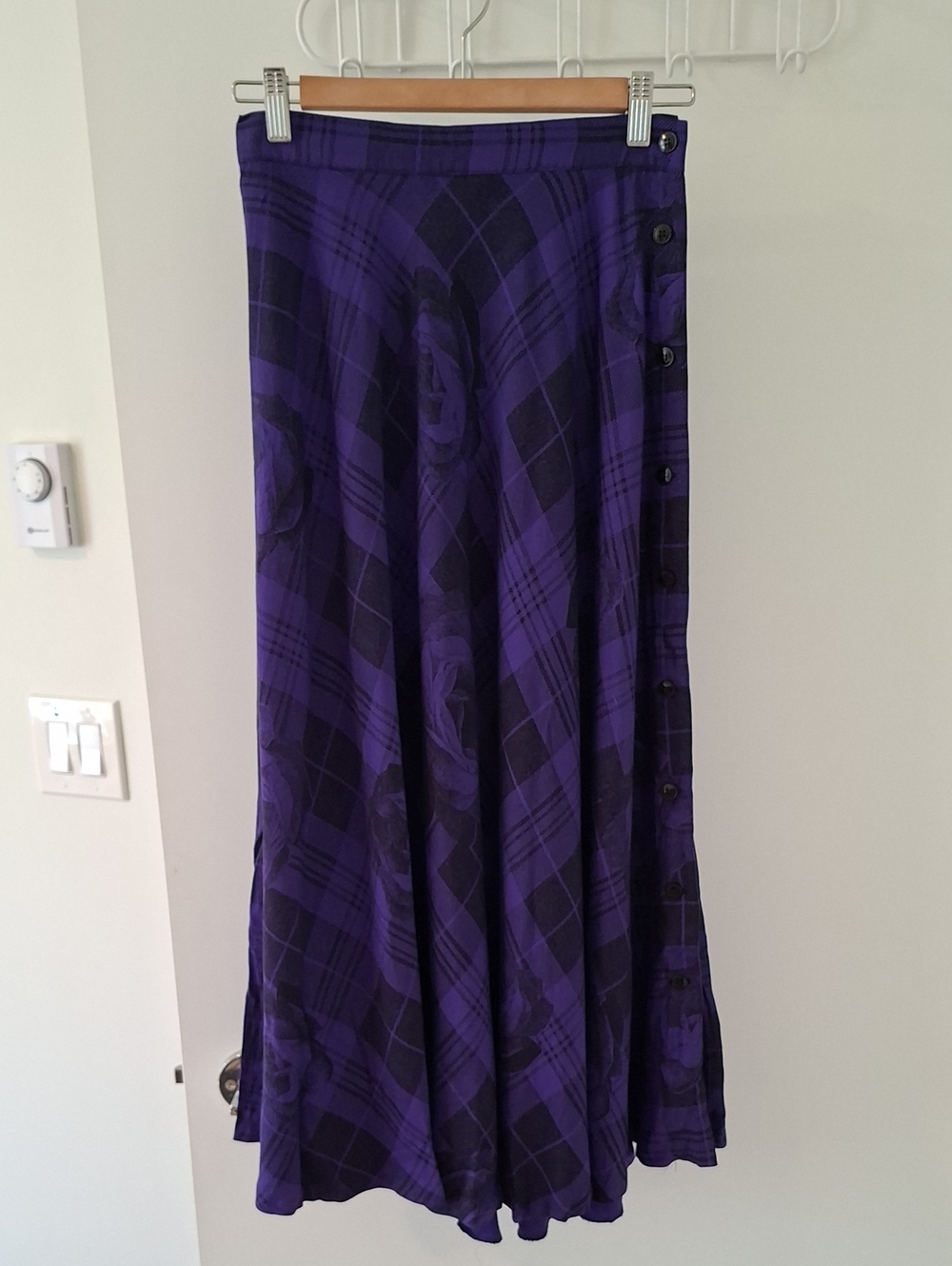 Vintage Sung Sport Purple & Black Plaid w/ Floral/Rose Print Midi Skirt (XS/26")